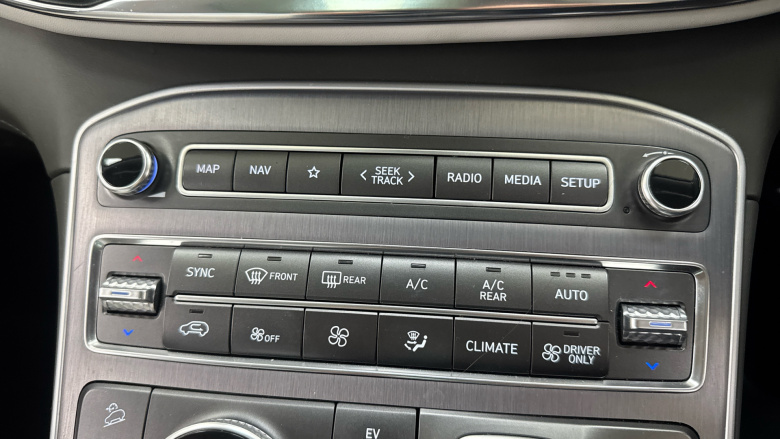 Hyundai SANTA FE 1.6 TGDi Plug-in Hybrid Ultimate 5dr 4WD Auto Estate